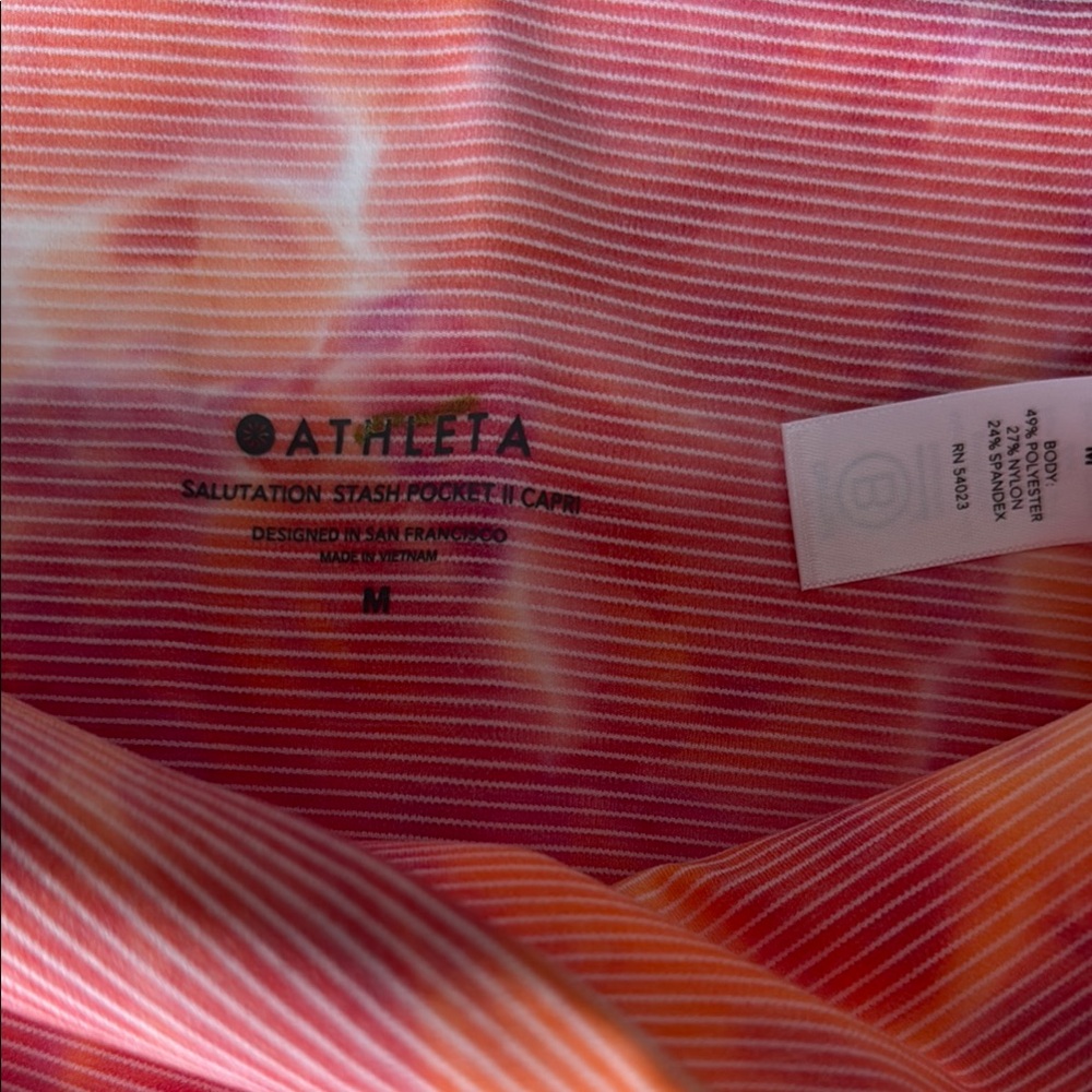 Athleta Salutation stash pocket II Capri NWT - Picture 3 of 8
